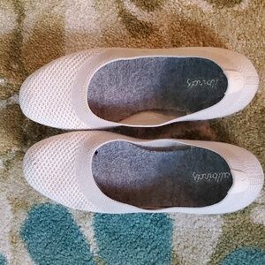 Women's Size 6 All birds shoes Bone color